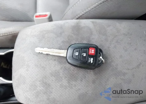 2016 Toyota Corolla Le z USA, uszkodzony, nr VIN 5YFBURHE6GP545489